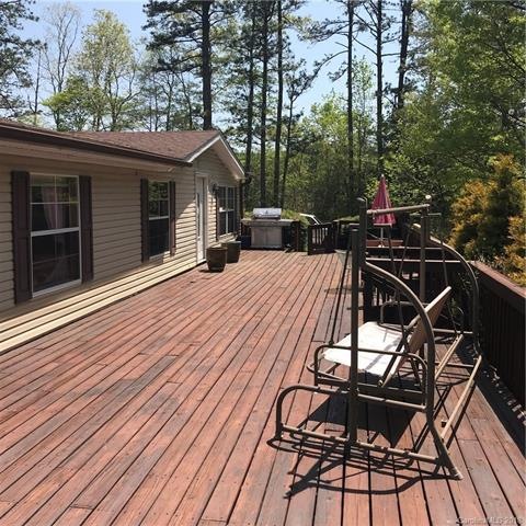 Large deck area for relaxing and entertaining