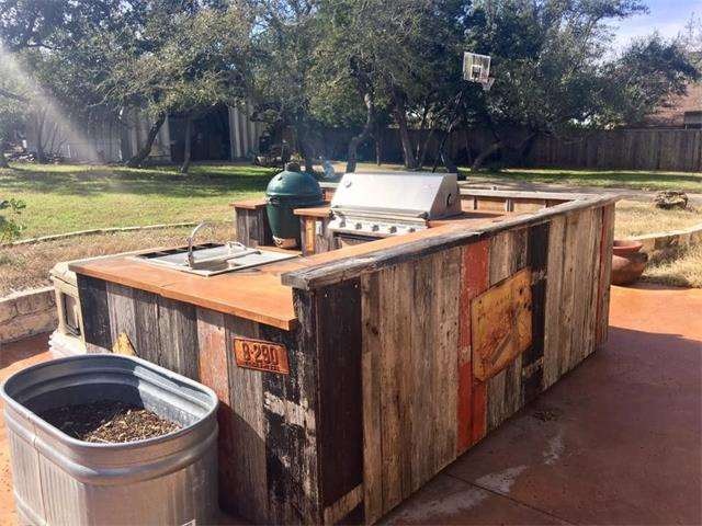 Reclaimed barn wood. Green Egg conveys!