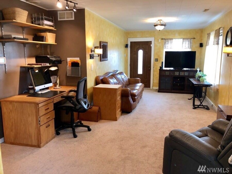 2004 Neilson Ave, Enumclaw, WA 98022 - photo 1