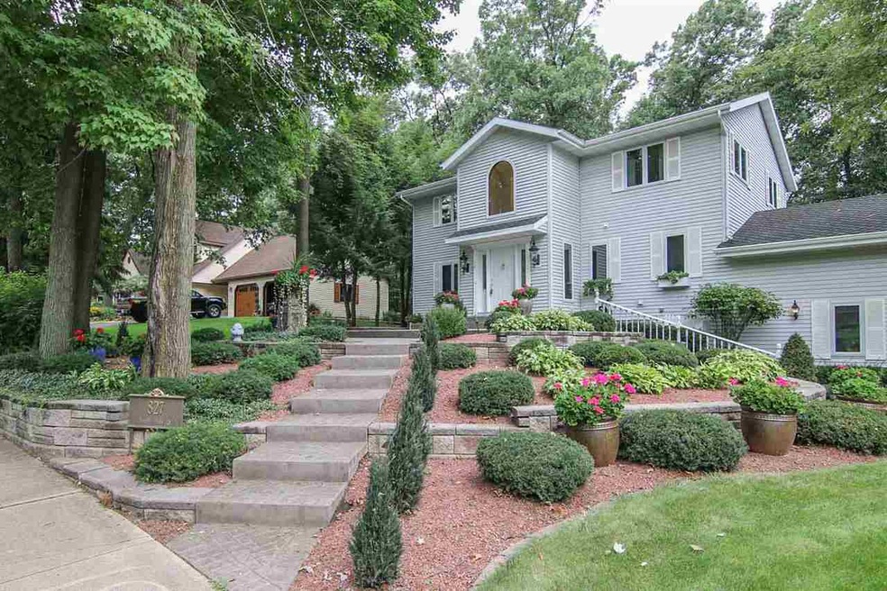 827 Shady Oaks Ln, Oregon, WI 53575 - photo 1