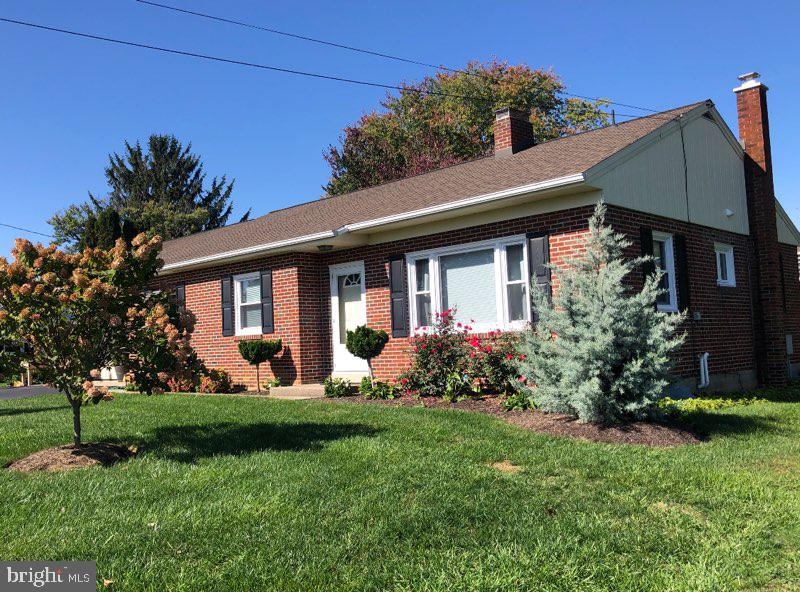 713 School Ln, New Holland, PA 17557 - photo 1