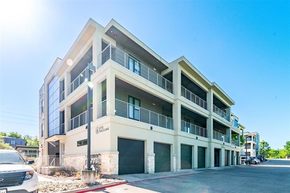 View of apartment building / complex featuring an