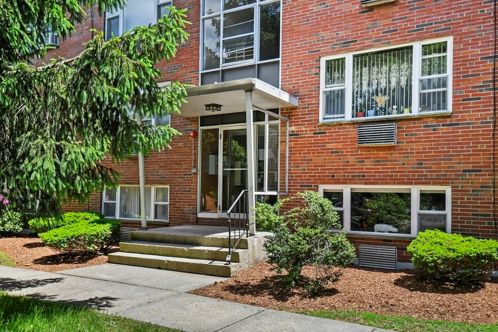 1105 Lexington St unit 102, Waltham, MA 02452 - photo 1