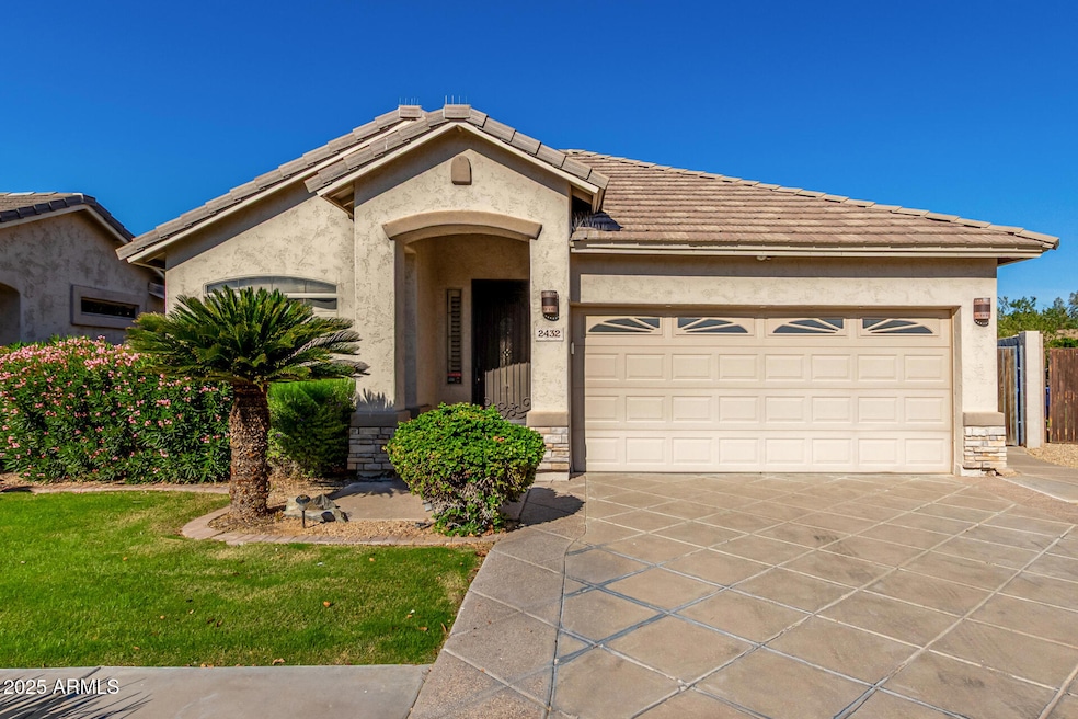 2432 E Darrel Rd unit II, Phoenix, AZ 85042 - photo 1