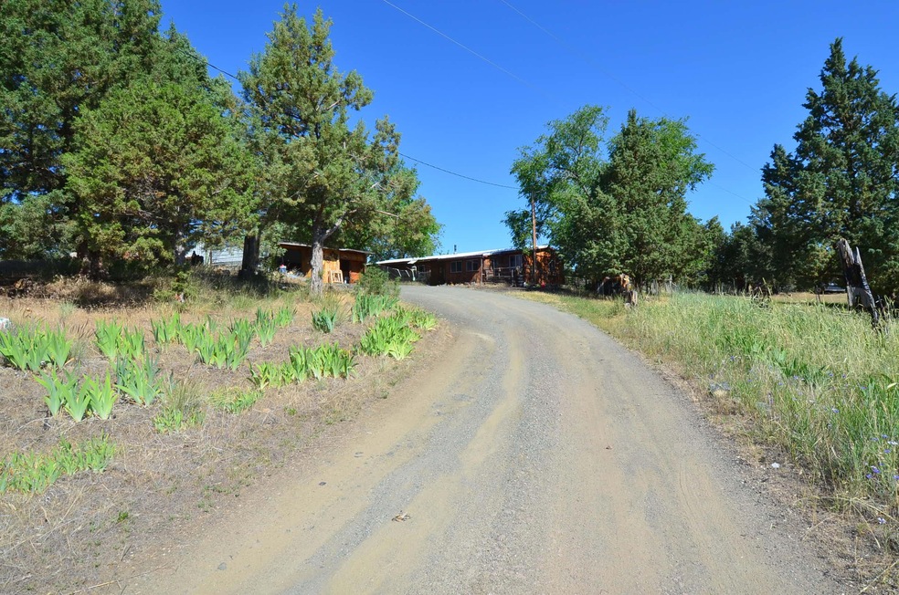 4656 Patterson Dr, Canyon City, OR 97820 - photo 1