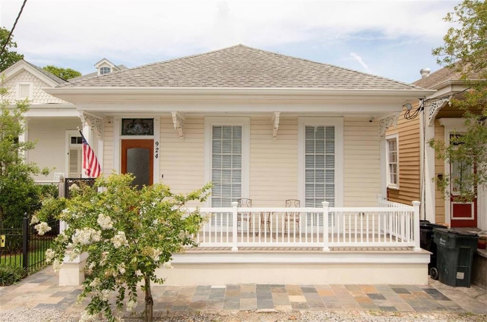 Front of home, large porch, just a few feet from M