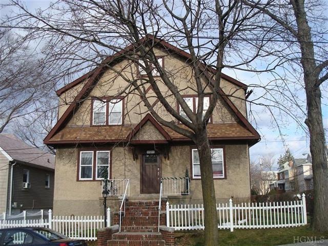 121 Sweetfield Cir unit Left, Yonkers, NY 10704 - photo 1