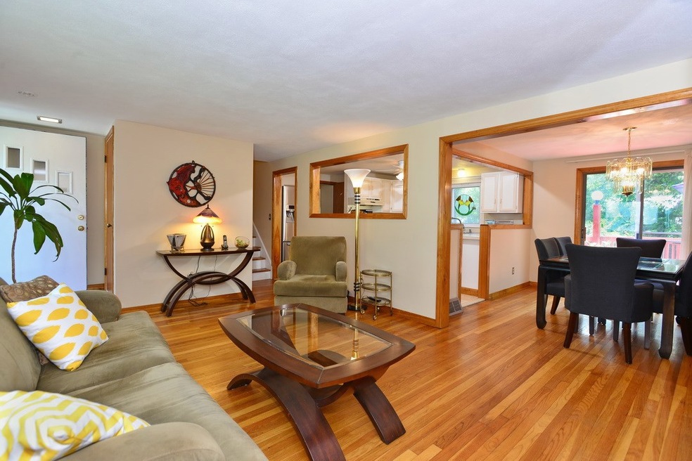 17 Tomahawk Ct, Warwick, RI 02886 - photo 1