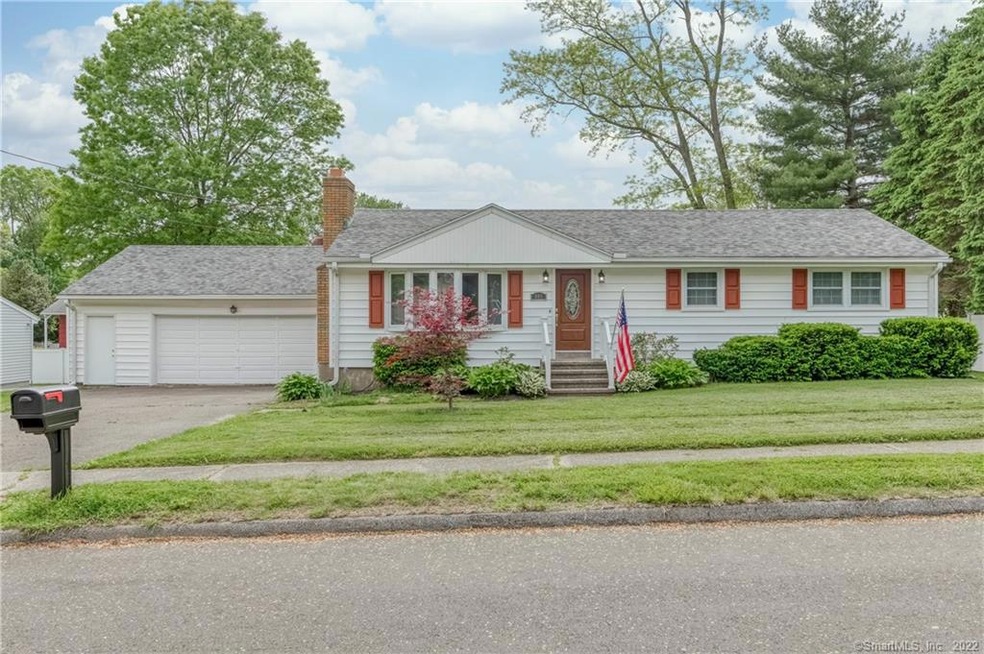 805 Robin Ln, Stratford, CT 06614 - photo 1