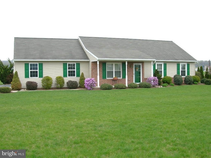 551 Daisy Dr, New Holland, PA 17557 - photo 1