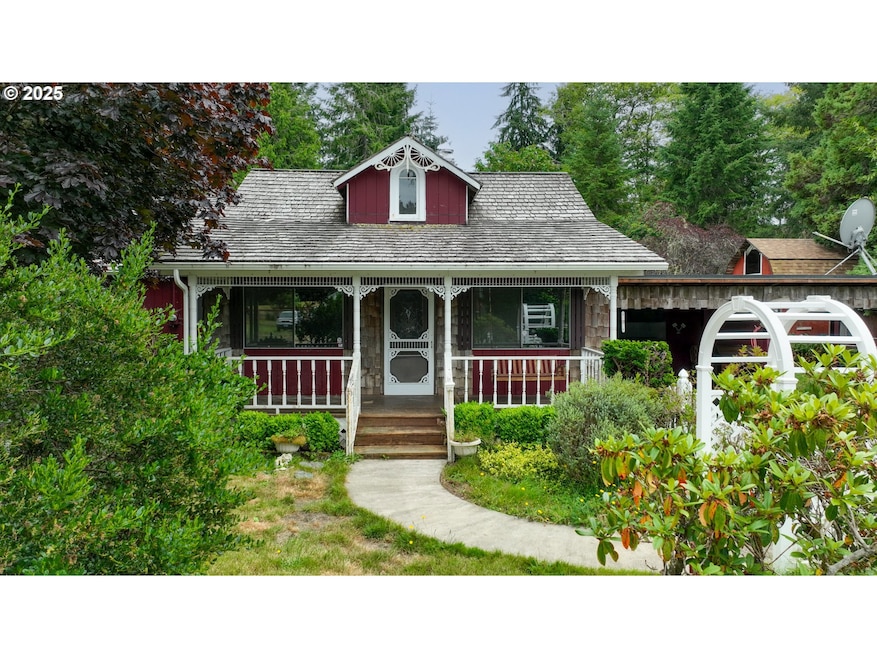 37564 Labiske Ln, Astoria, OR 97103 - photo 1