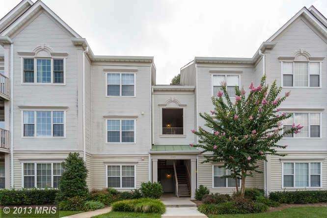 12471 Hayes Ct unit 302, Fairfax, VA 22033 - photo 1