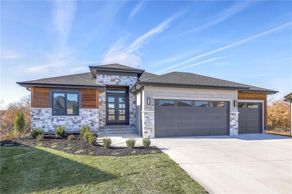 916 Savannah Ln, Greenwood, MO 64034 - photo 1