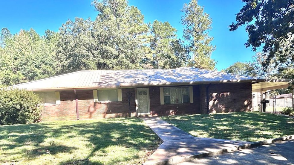 1035 Fortenberry Cir, McComb, MS 39648 - photo 1