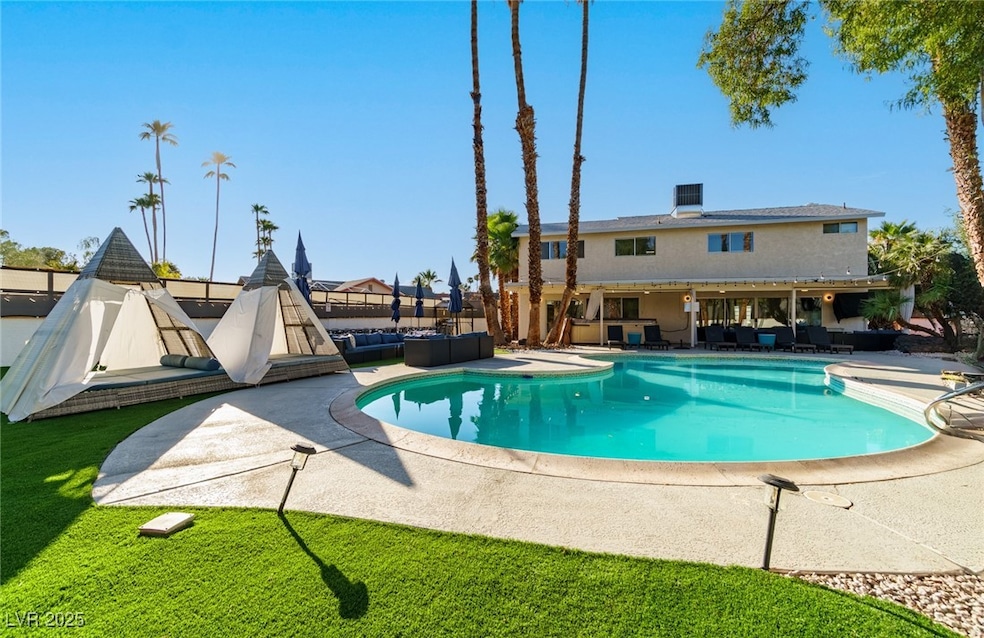 3080 Garnet Ct, Las Vegas, NV 89121 - photo 1