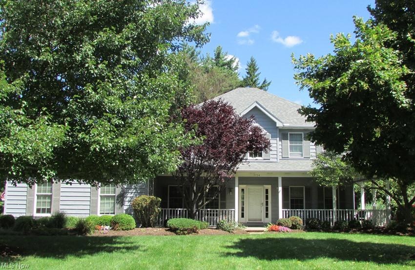 This home sits on a large private lot, on a cul de sac street in Emerald Woods.