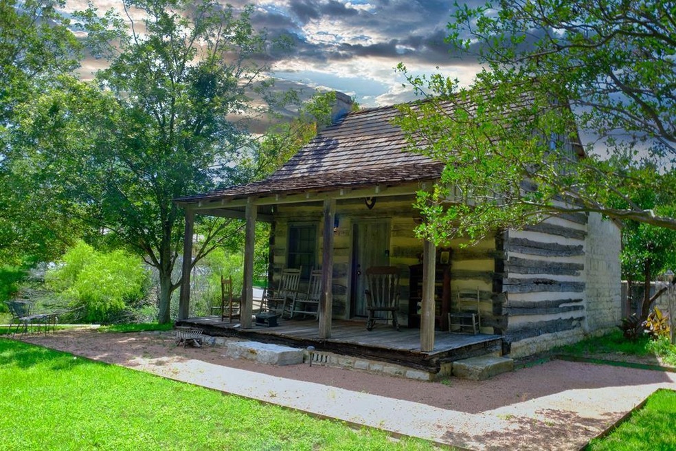 217 Mistletoe St, Fredericksburg, TX 78624 - photo 1