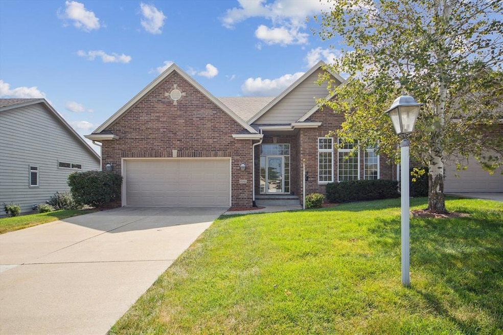 15142 Clearview Ln, Urbandale, IA 50323 - photo 1