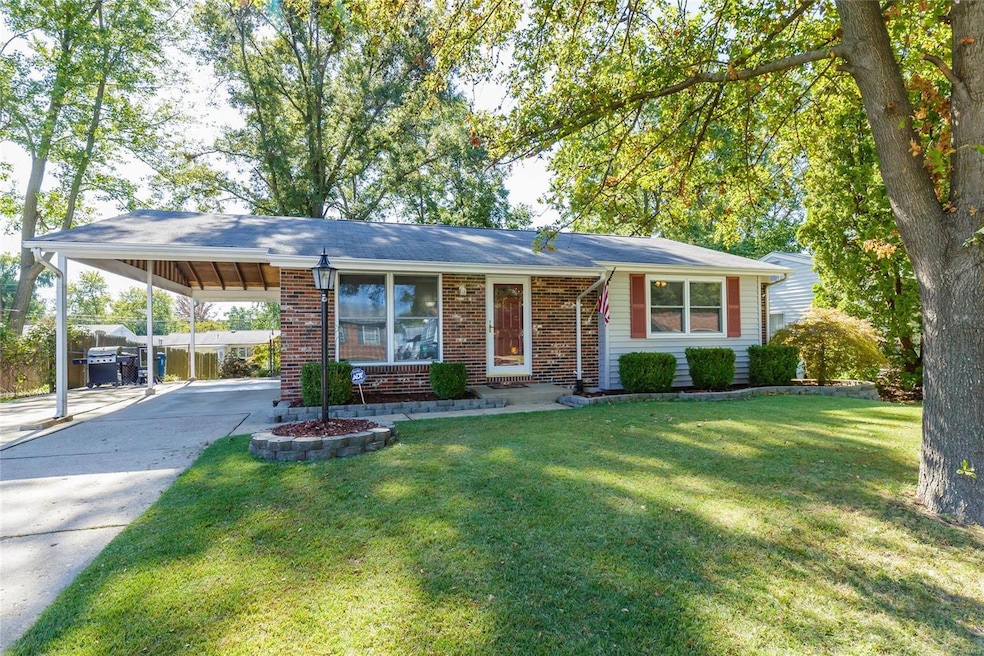 3245 Highgate Ln, Saint Charles, MO 63301 - photo 1