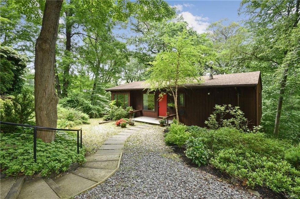 226 Old Sleepy Hollow Rd, Pleasantville, NY 10570 - photo 1
