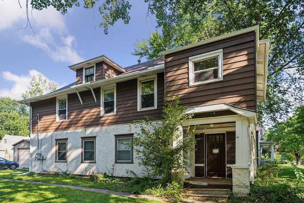 1083 Chatsworth St N, Saint Paul, MN 55103 - photo 1