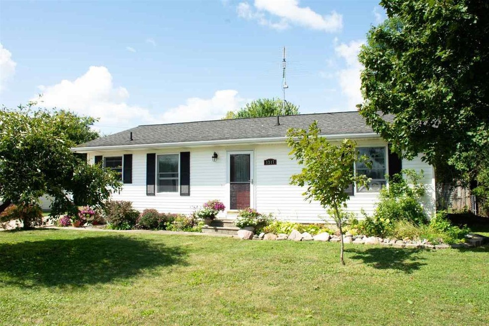 1317 N Gould St, Owosso, MI 48867 - photo 1