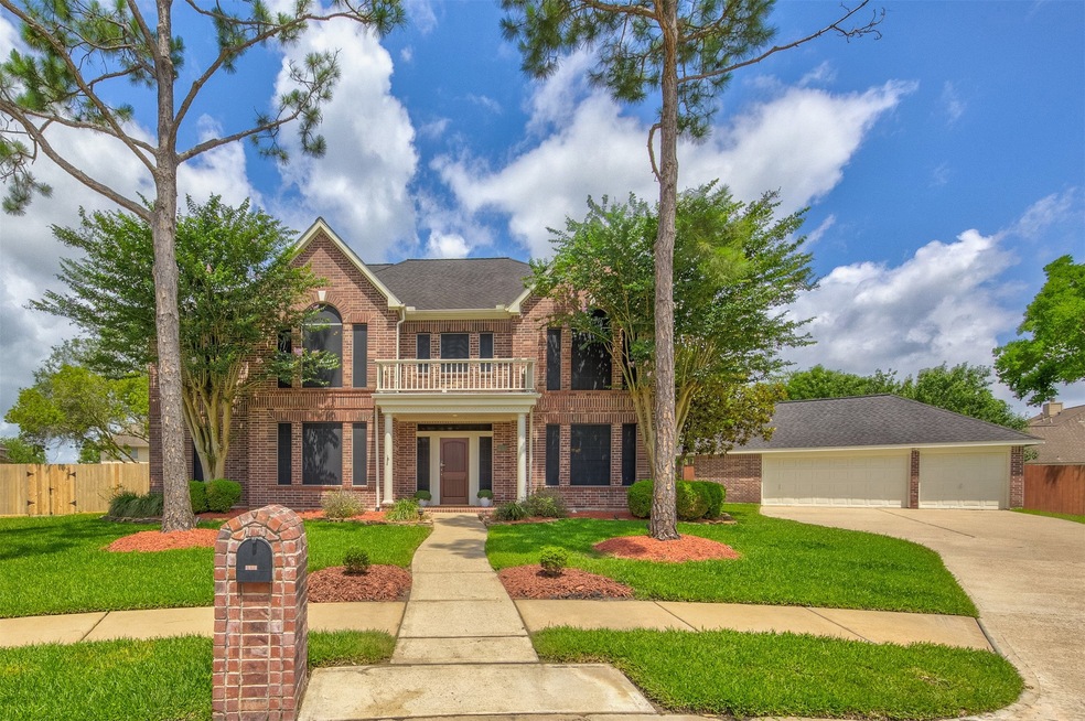 2826 Love Ct, Friendswood, TX 77546 - photo 1