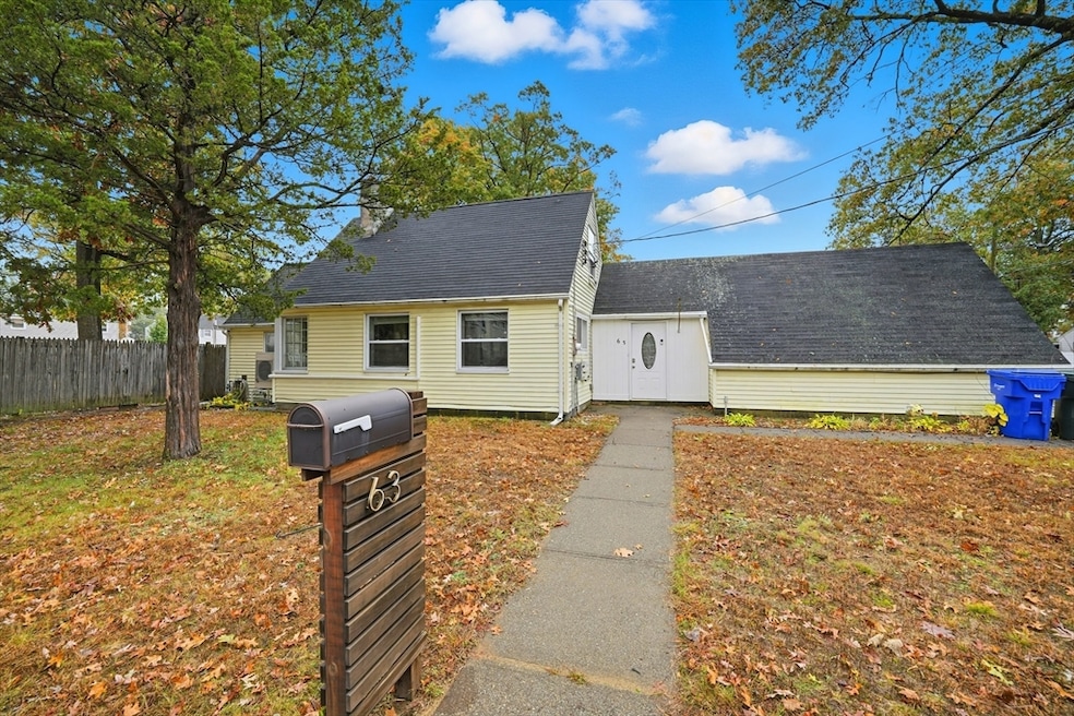 63 Peer St, Springfield, MA 01109 - photo 1