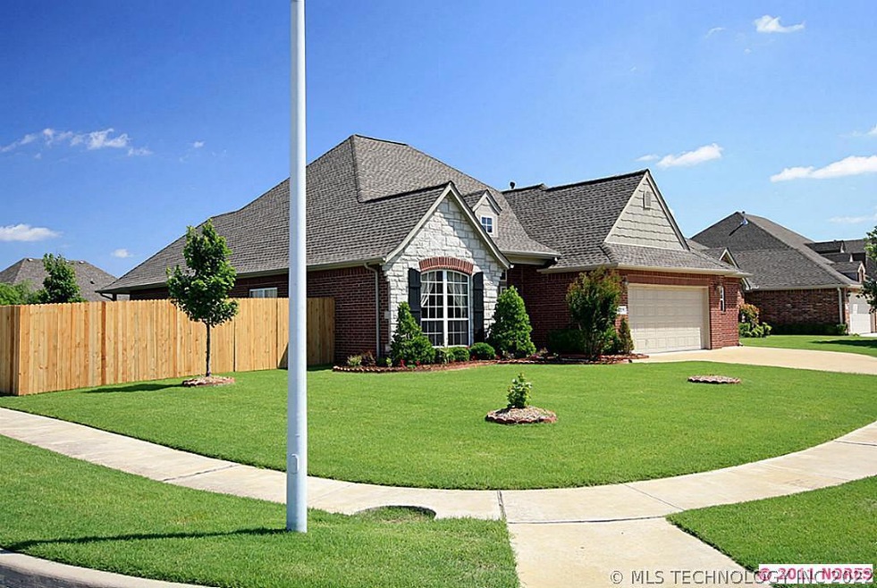 Large Corner Lot. Full Sprinkler System.  Extra wi