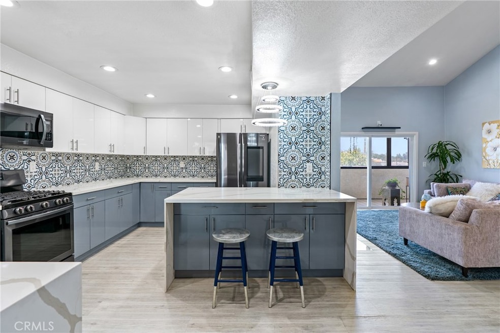 7625 Reseda Blvd unit 302, Reseda, CA 91335 - photo 1