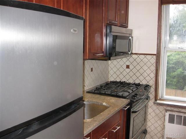 245 Rumsey Rd unit 3N, Yonkers, NY 10701 - photo 1