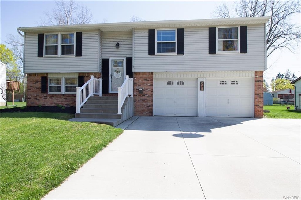 851 Deerfield Dr, North Tonawanda, NY 14120 - photo 1