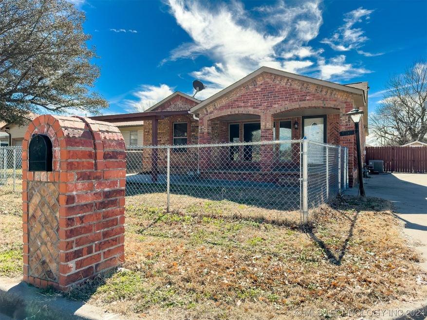 922 E Comanche Ave, McAlester, OK 74501 - photo 1