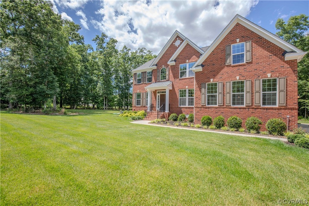 View of front of property featuring a front yard