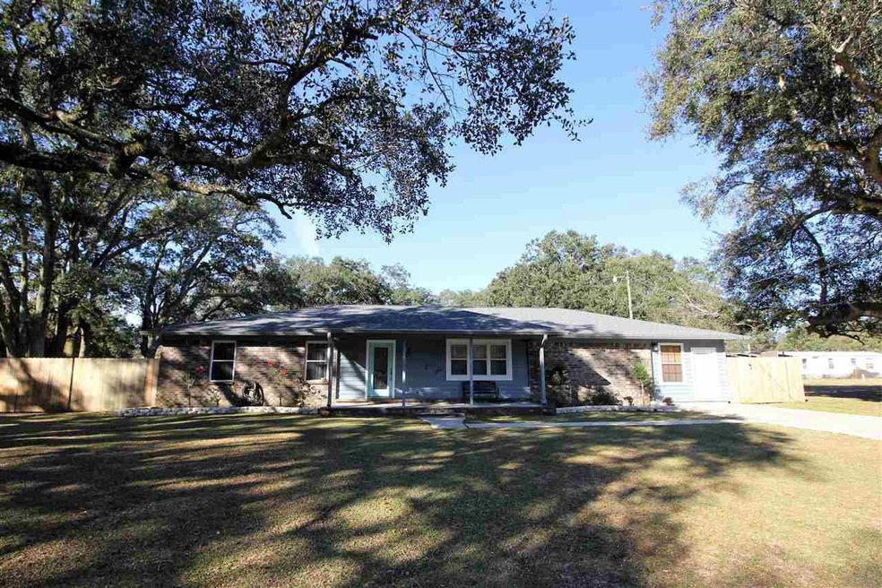 7815 Eight Mile Creek Rd, Pensacola, FL 32526 - photo 1
