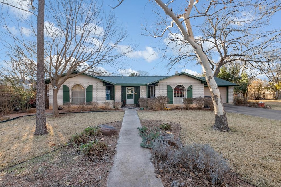 105 Ridgewood Dr, Fredericksburg, TX 78624 - photo 1