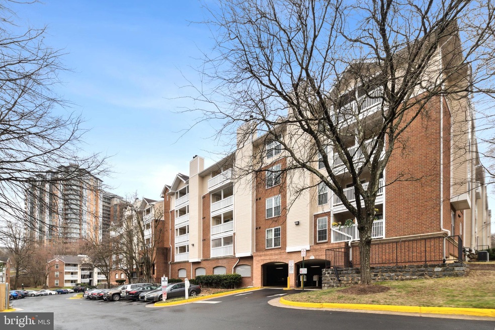 1504 Lincoln Way unit 103, McLean, VA 22102 - photo 1