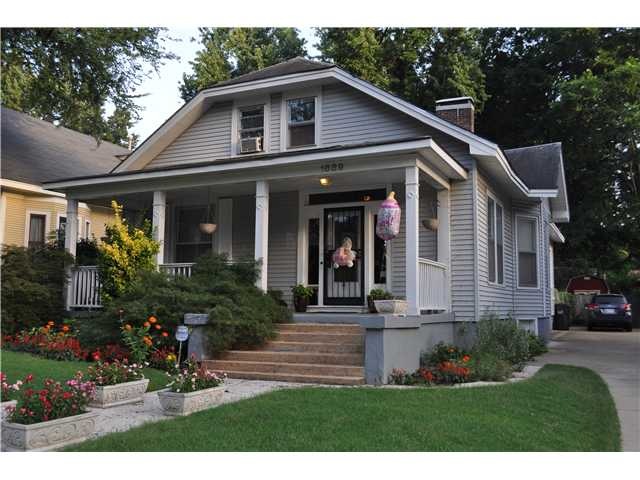 Welcome home to 1889 Oliver. Charm with new amenit