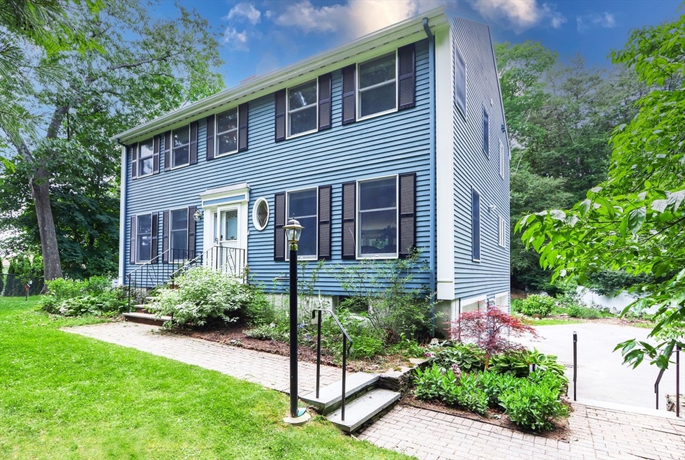 156 Worcester Ln, Waltham, MA 02451 - photo 1