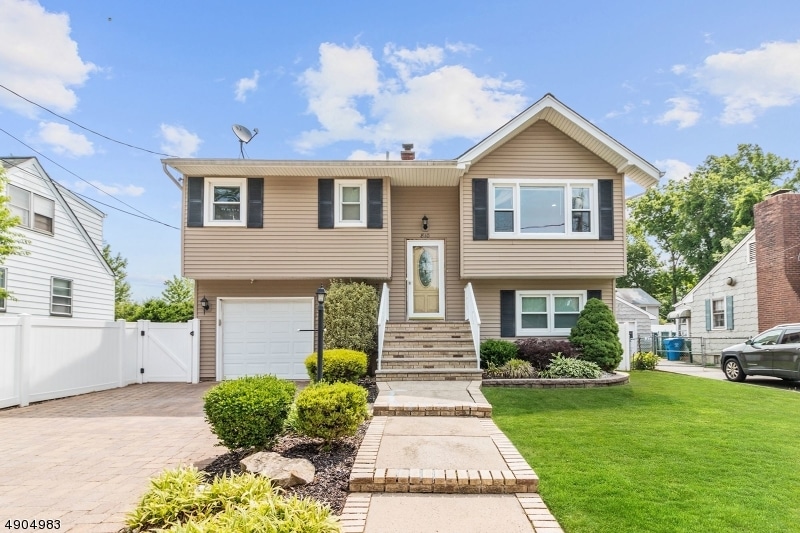 810 Coolidge Ave, Woodbridge, NJ 07095 - photo 1