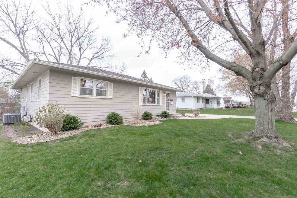 1263 Deloris Dr, Waterloo, IA 50701 - photo 1