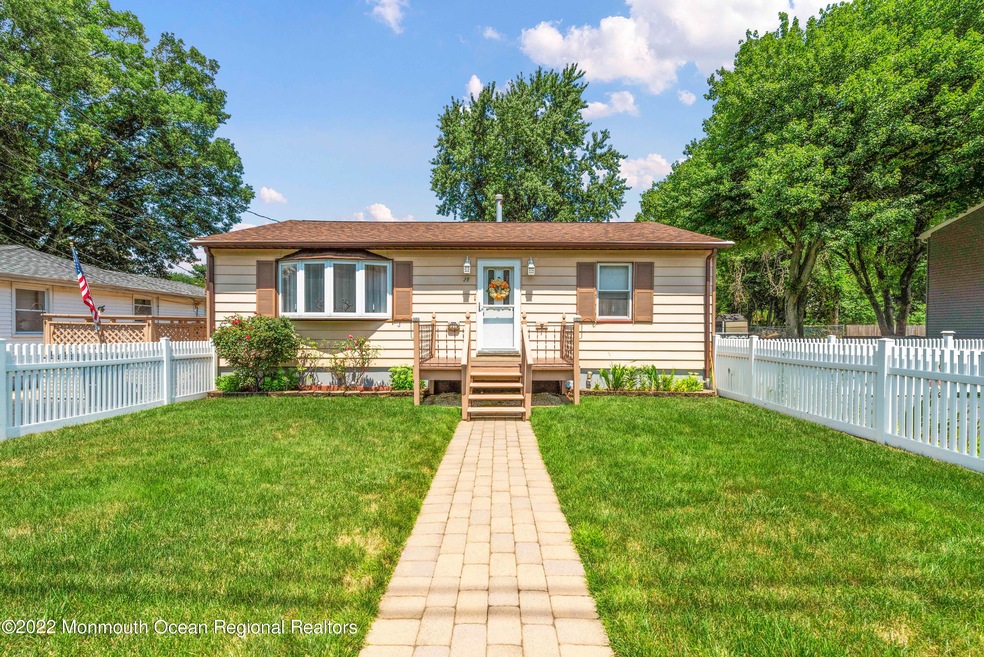 21 Leocadia Ct, Hazlet, NJ 07730 - photo 1