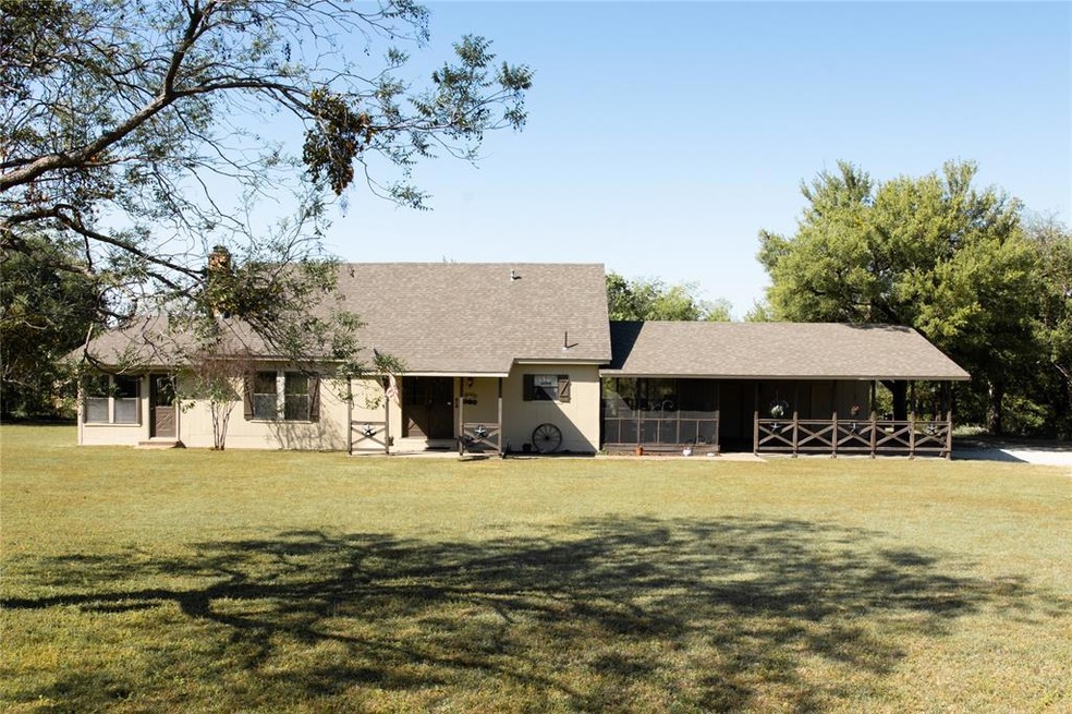 000 Vineyard Ln, Springtown, TX 76082 - photo 1