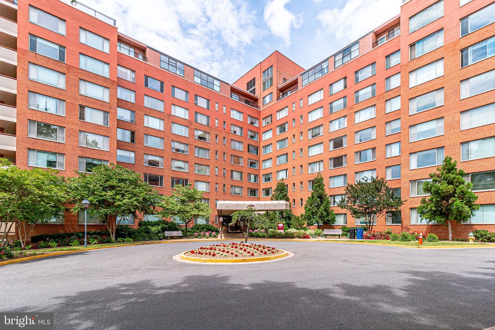 1111 Arlington Blvd unit 812, Arlington, VA 22209 - photo 1