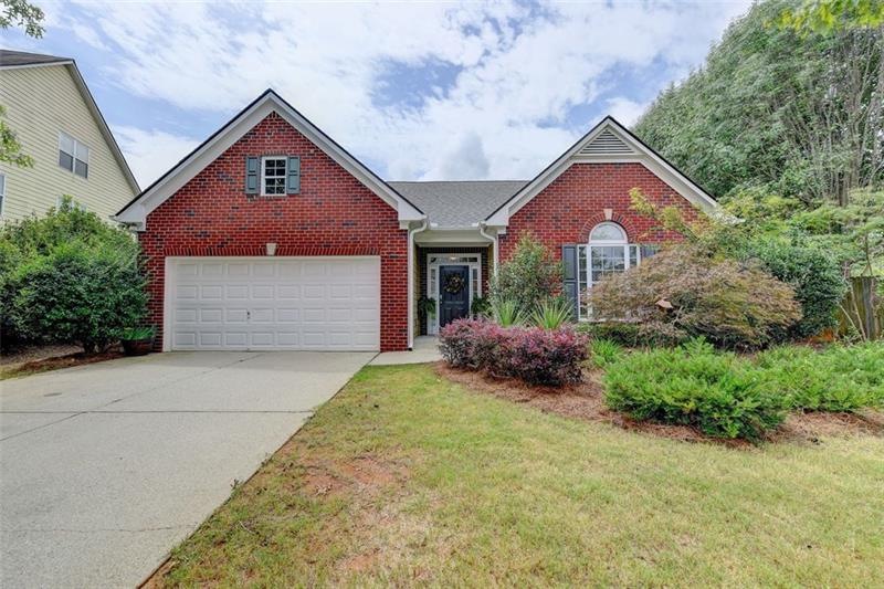 Beautiful ranch home w/ fenced back yard!