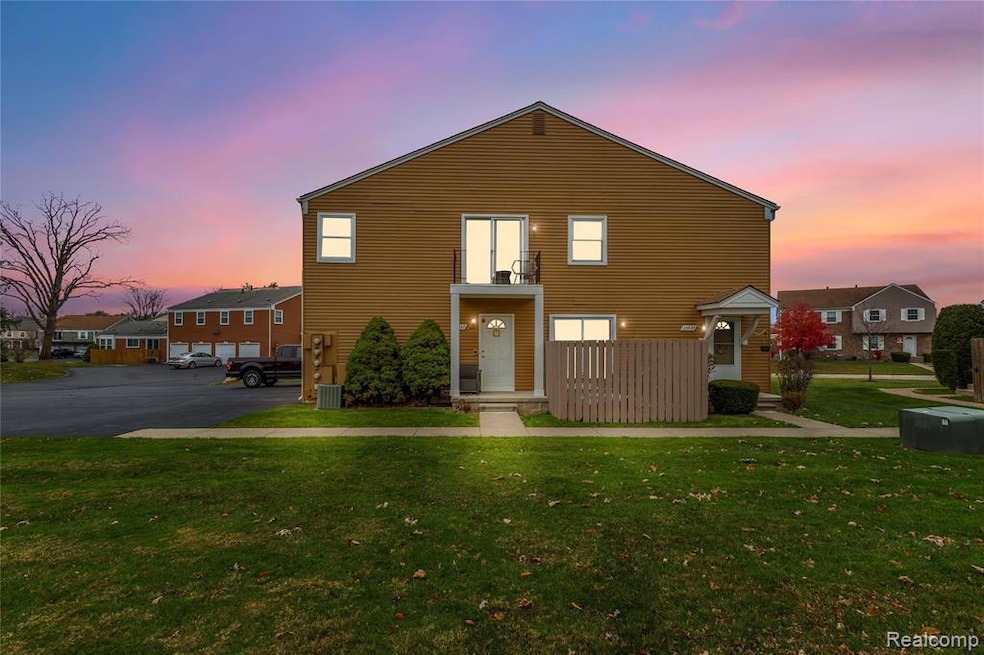 23637 N Rockledge unit 224, Novi, MI 48375 - photo 1