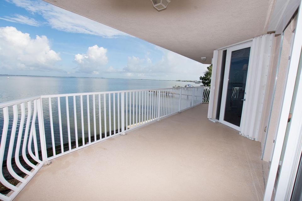CORNER UNIT WITH PANORAMIC VIEWS