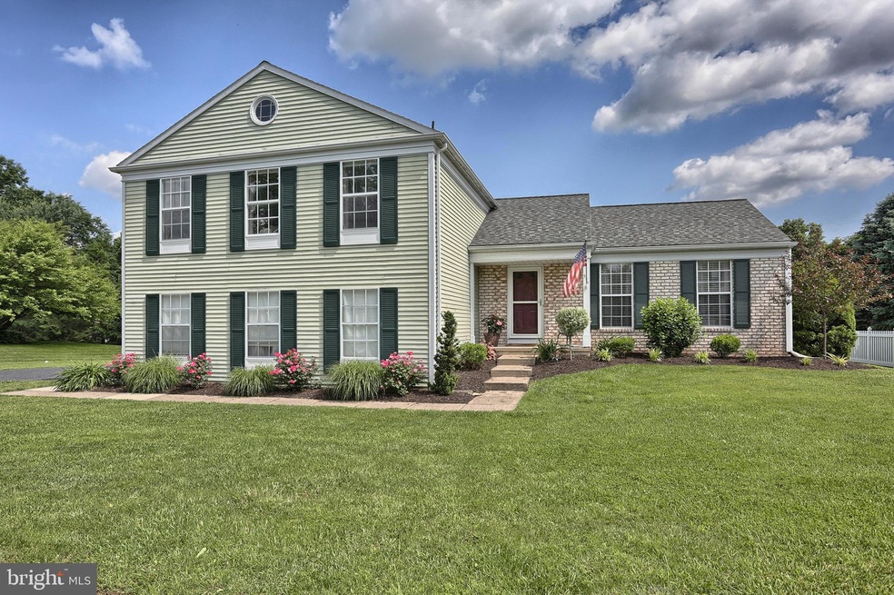 229 Lamp Post Ln, Hershey, PA 17033 - photo 1