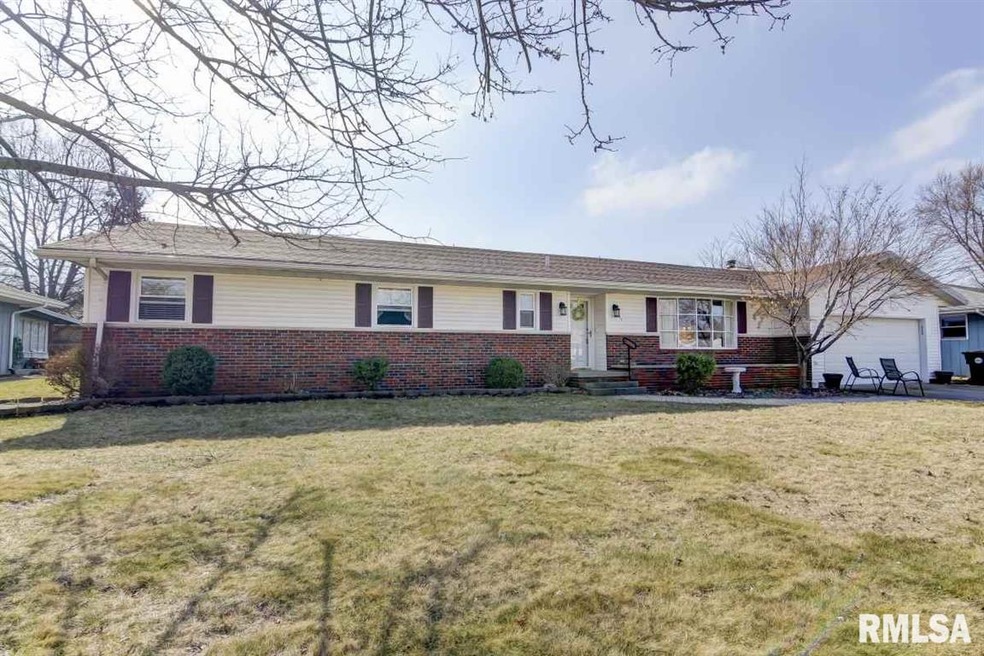 325 Northgate St, Lincoln, IL 62656 - photo 1