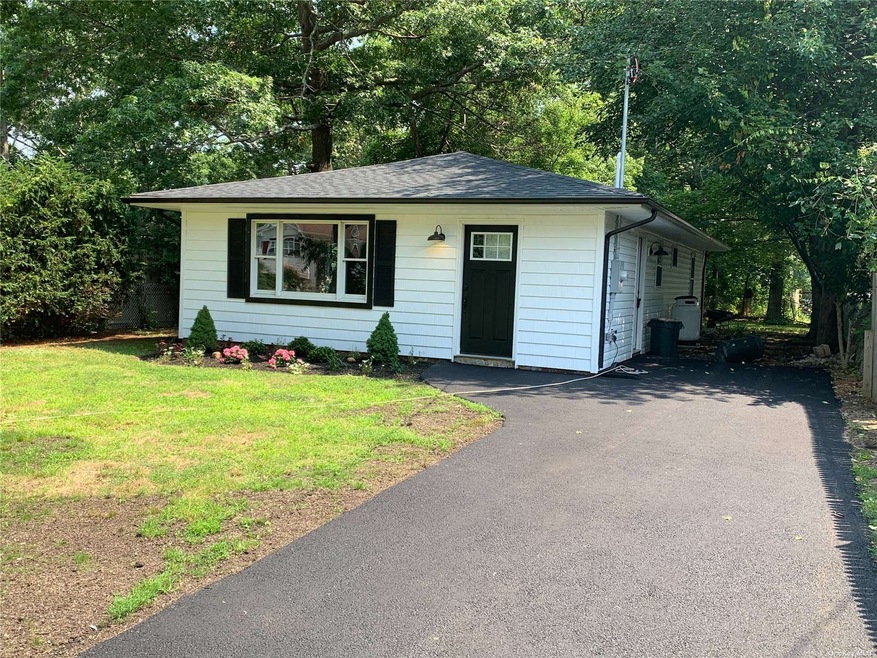 86 Palmetto Dr, Shirley, NY 11967 - photo 1